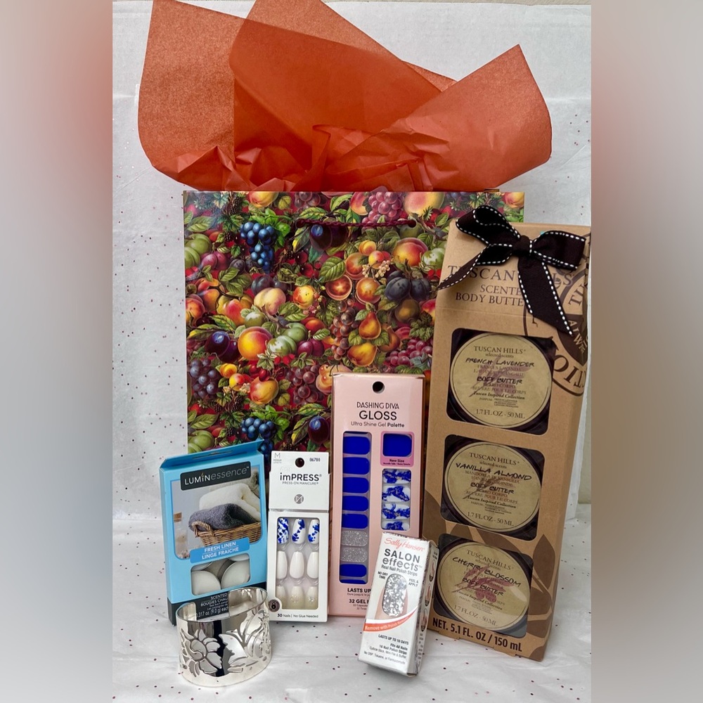 7pc Spa Set Body Butter Trio/Press On Nails/Candles/Silver Bracelet/Gift Bag NWT